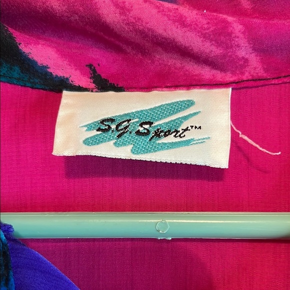 Vintage Vibrant Floral Women's Top - Picture 2 of 7